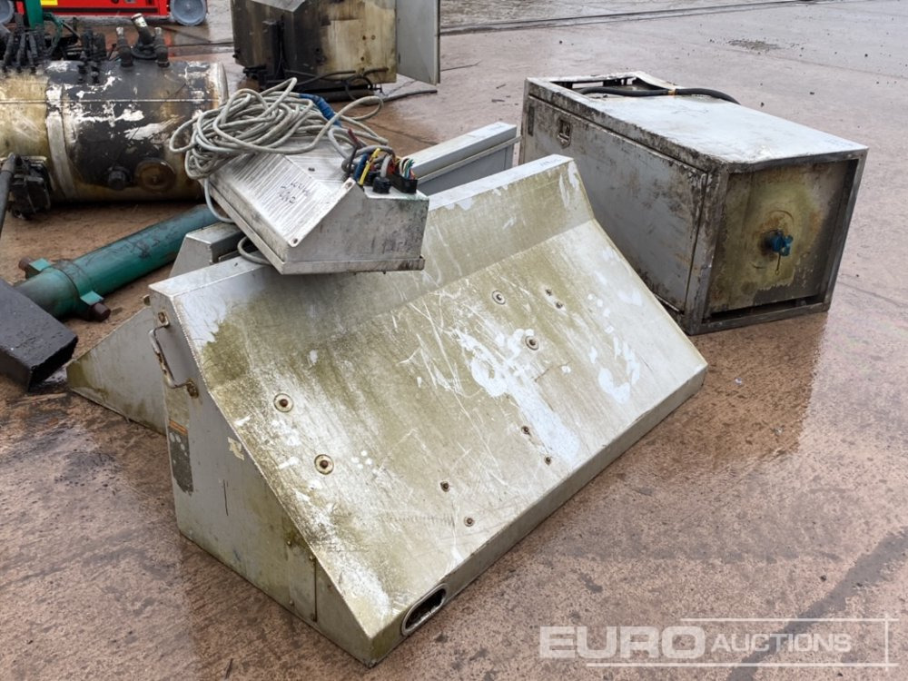 Tool Boxes, Tank, Control Panel - Строително оборудване: снимка 3 Tool Boxes, Tank, Control Panel - Строително оборудване: снимка 3