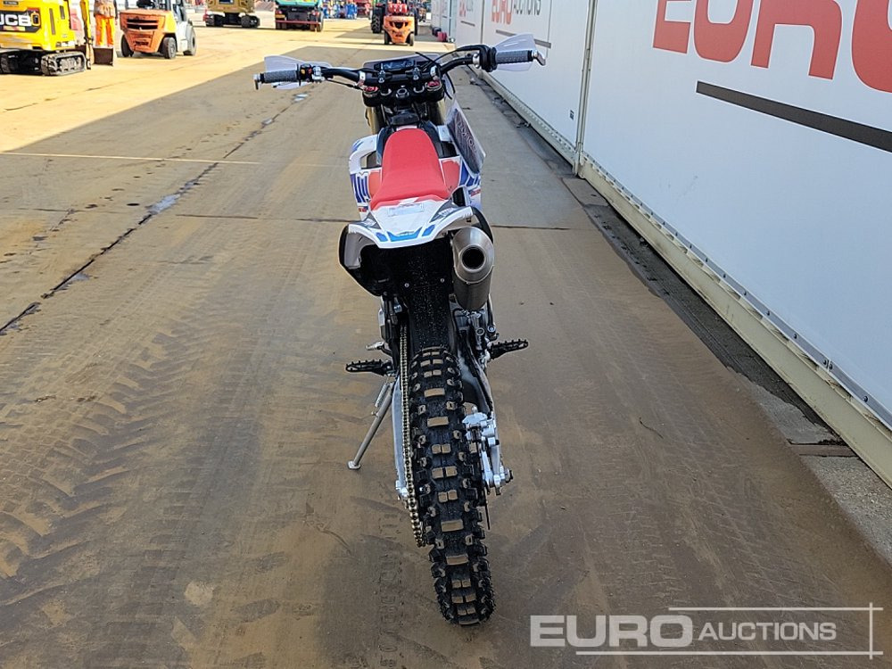 Unused 2025 Apollo Storm 300cc Motorcross Bike, 21" Front, 18" Rear Tyres, Electric Start, Air Cooled, Hydraulic Suspension, Disc Brakes, Lighting Kit (UNASSEMBLED) - Мотоциклет: снимка 4 Unused 2025 Apollo Storm 300cc Motorcross Bike, 21" Front, 18" Rear Tyres, Electric Start, Air Cooled, Hydraulic Suspension, Disc Brakes, Lighting Kit (UNASSEMBLED) - Мотоциклет: снимка 4