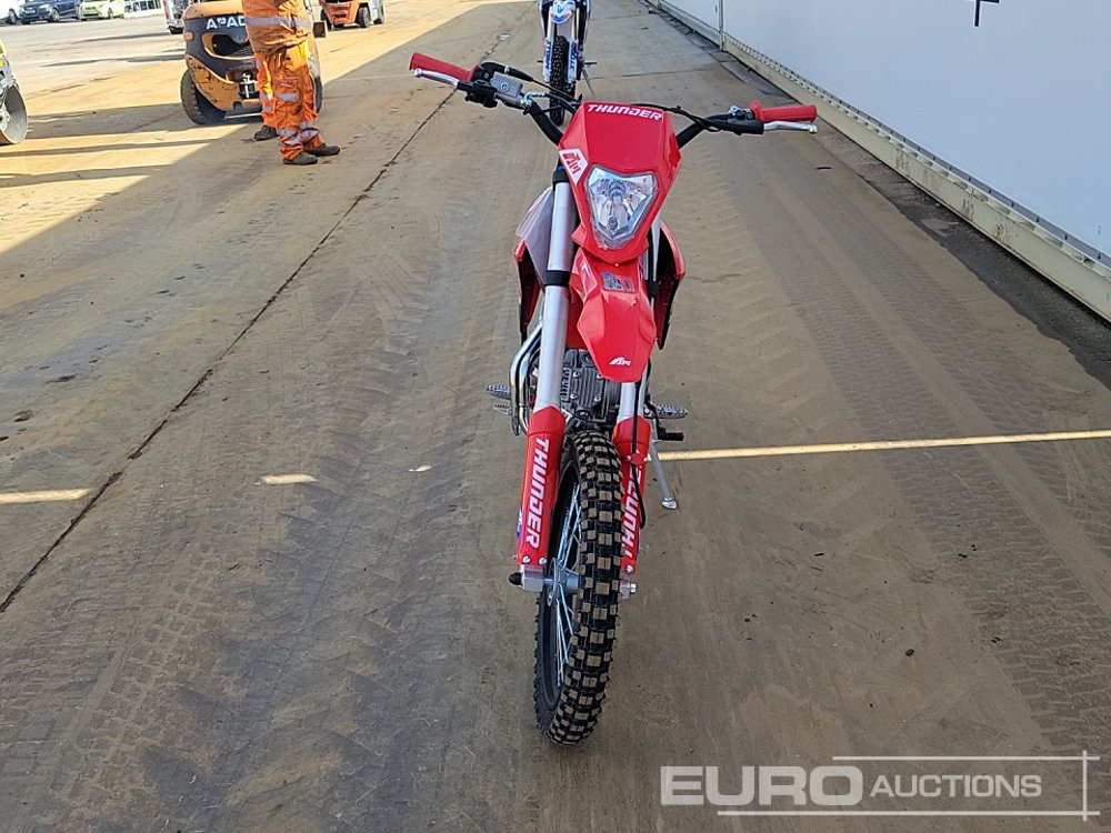 Мотоциклет Unused 2025 Apollo Thunder 125cc Motorcross Bike, 17" Front, 14" Rear Tyres,  Electric Start, Air Cooled, Hydraulic Suspension, Disc Brakes, Lighting Kit (UNASSEMBLED): снимка 8