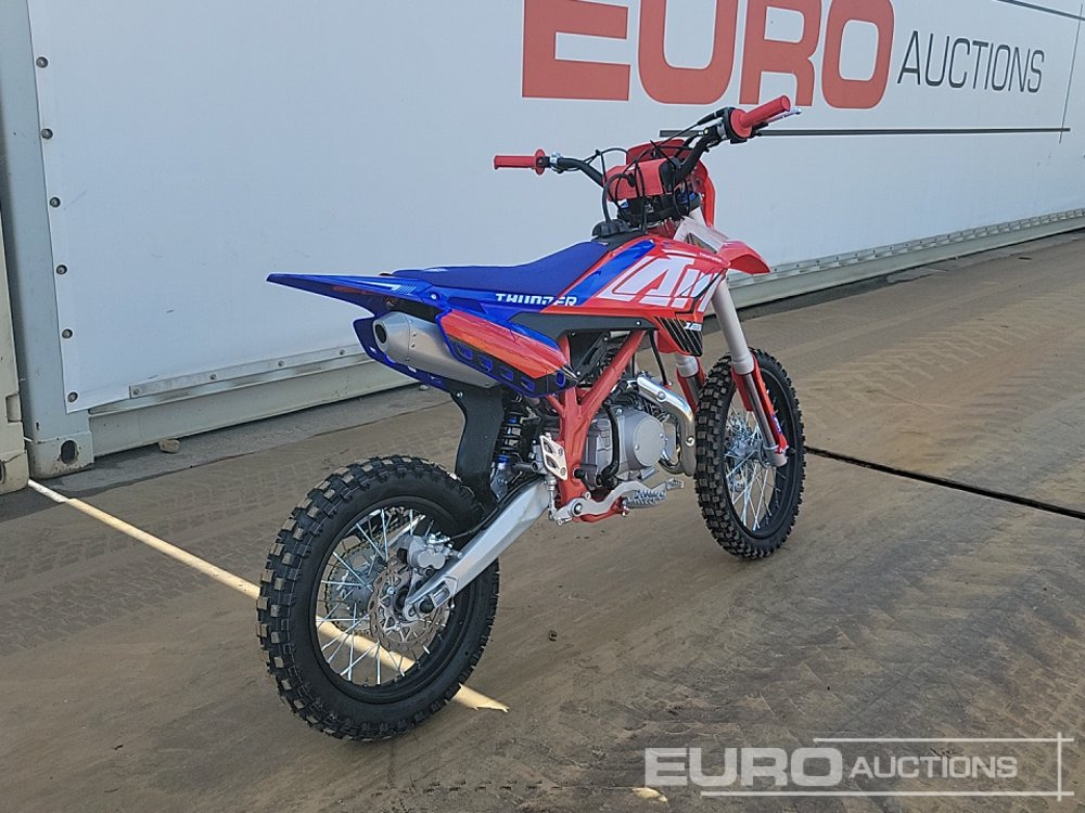 Unused 2025 Apollo Thunder 125cc Motorcross Bike, 17" Front, 14" Rear Tyres,  Electric Start, Air Cooled, Hydraulic Suspension, Disc Brakes, Lighting Kit (UNASSEMBLED) - Мотоциклет: снимка 5 Unused 2025 Apollo Thunder 125cc Motorcross Bike, 17" Front, 14" Rear Tyres,  Electric Start, Air Cooled, Hydraulic Suspension, Disc Brakes, Lighting Kit (UNASSEMBLED) - Мотоциклет: снимка 5