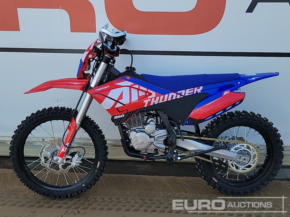 Unused 2025 Apollo Thunder 250cc Motorcross Bike, 21" Front, 18" Rear Tyres, Electric Start, Air Cooled, Hydraulic Suspension, Disc Brakes, Lighting Kit (UNASSEMBLED) - Мотоциклет: снимка 2 Unused 2025 Apollo Thunder 250cc Motorcross Bike, 21" Front, 18" Rear Tyres, Electric Start, Air Cooled, Hydraulic Suspension, Disc Brakes, Lighting Kit (UNASSEMBLED) - Мотоциклет: снимка 2