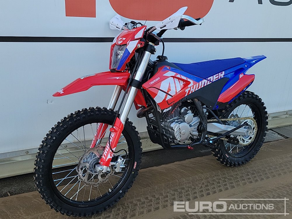 Unused 2025 Apollo Thunder 250cc Motorcross Bike, 21" Front, 18" Rear Tyres, Electric Start, Air Cooled, Hydraulic Suspension, Disc Brakes, Lighting Kit (UNASSEMBLED) - Мотоциклет: снимка 1 Unused 2025 Apollo Thunder 250cc Motorcross Bike, 21" Front, 18" Rear Tyres, Electric Start, Air Cooled, Hydraulic Suspension, Disc Brakes, Lighting Kit (UNASSEMBLED) - Мотоциклет: снимка 1