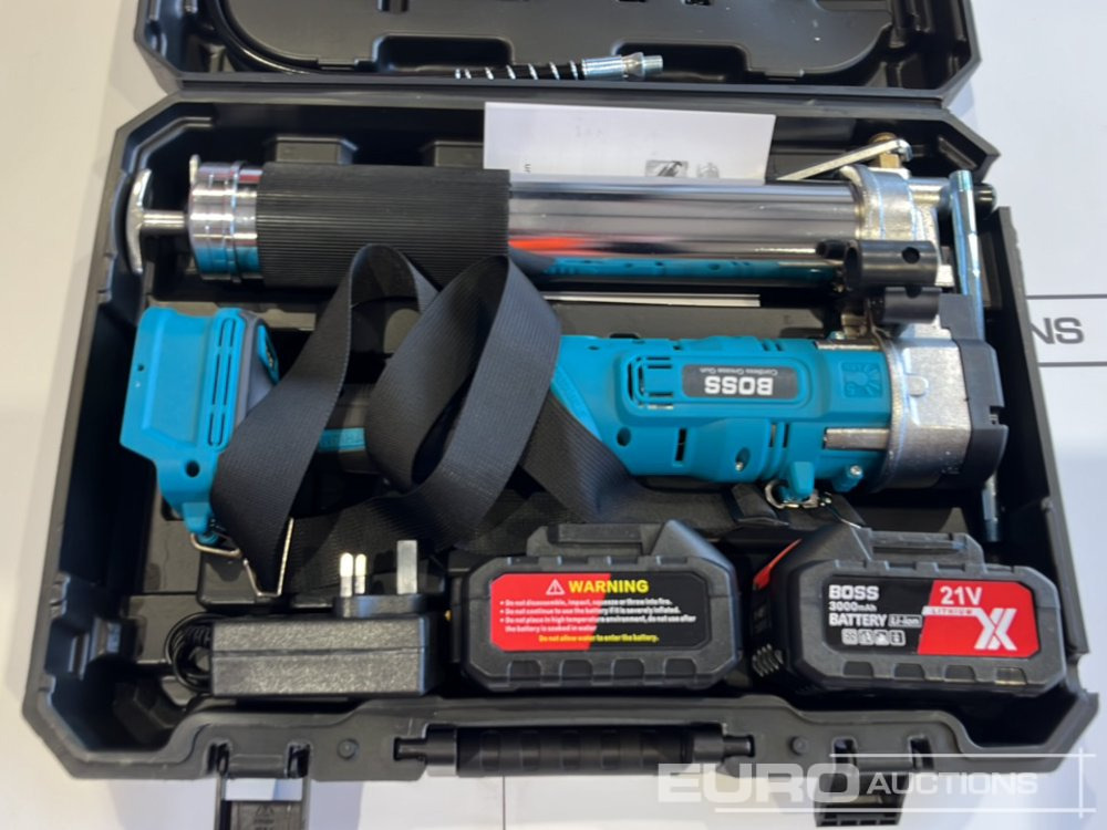Unused Boss 21 Volt Lithium Battery Cordless Grease Gun, 2 Batteries, Charger, Case, Shoulder Strap, Extension Pieces and Fittings - Строително оборудване: снимка 5 Unused Boss 21 Volt Lithium Battery Cordless Grease Gun, 2 Batteries, Charger, Case, Shoulder Strap, Extension Pieces and Fittings - Строително оборудване: снимка 5