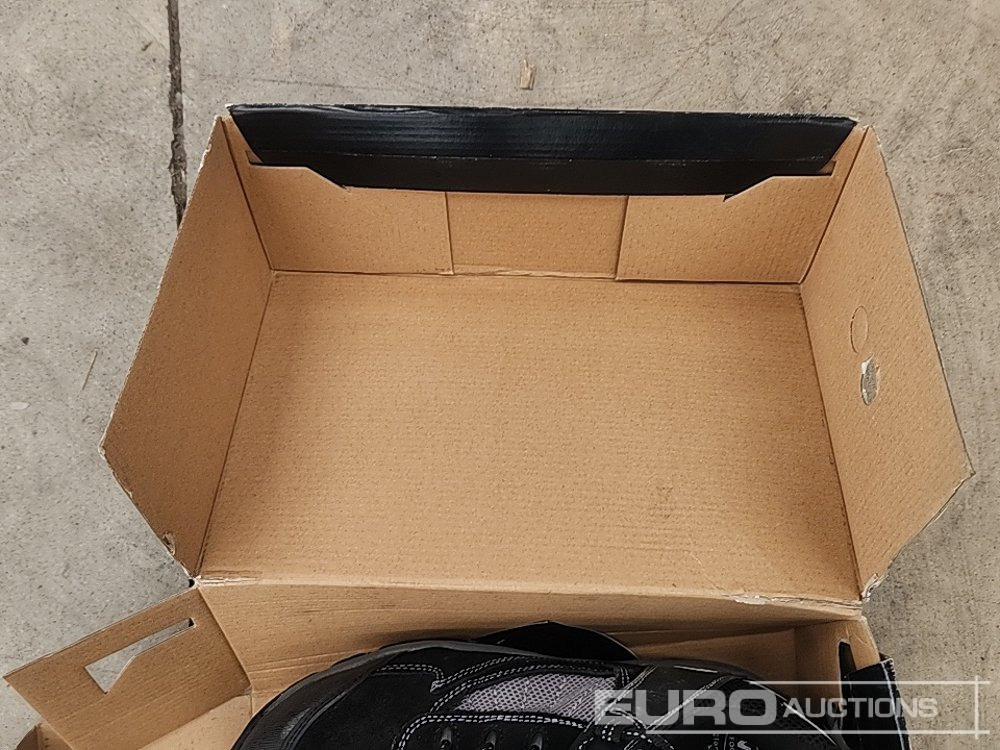 Оборудване за гаражи/ Работилници Unused V12 V-Sport Size 10 Safety Trainers: снимка 9