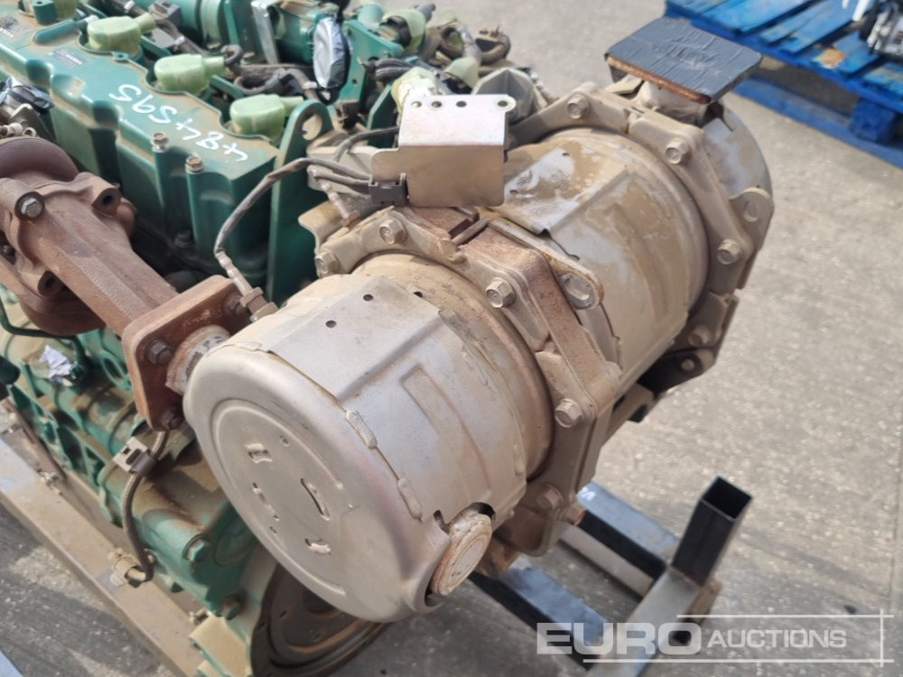 Двигател Volvo 4 Cylinder Engine: снимка 15