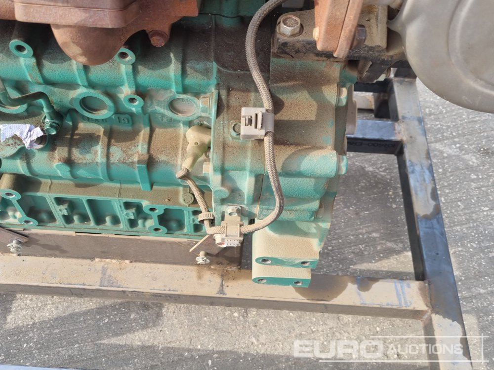 Двигател Volvo 4 Cylinder Engine: снимка 14