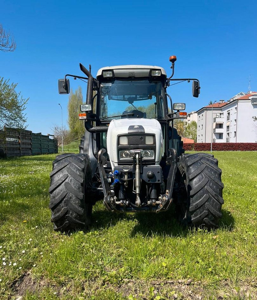 Trattore usato Lamborghini Spire 90.4 - 2015 - Трактор: снимка 3 Trattore usato Lamborghini Spire 90.4 - 2015 - Трактор: снимка 3