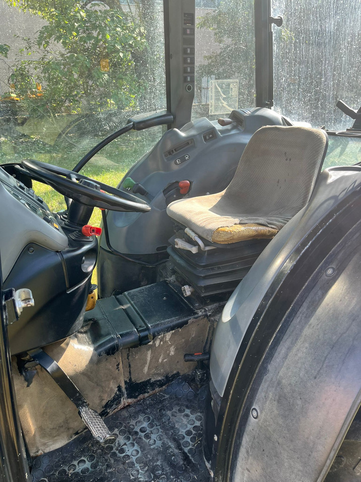 Trattore usato New Holland TNF90 - Трактор: снимка 4 Trattore usato New Holland TNF90 - Трактор: снимка 4