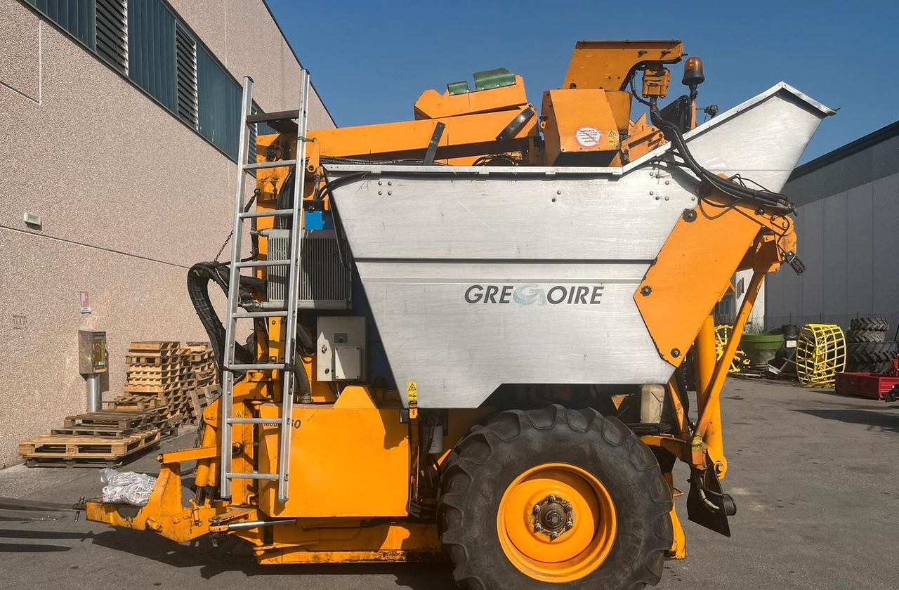 Vendemmiatrice usata Grégoire G60I - Машина за събиране на грозде: снимка 1 Vendemmiatrice usata Grégoire G60I - Машина за събиране на грозде: снимка 1