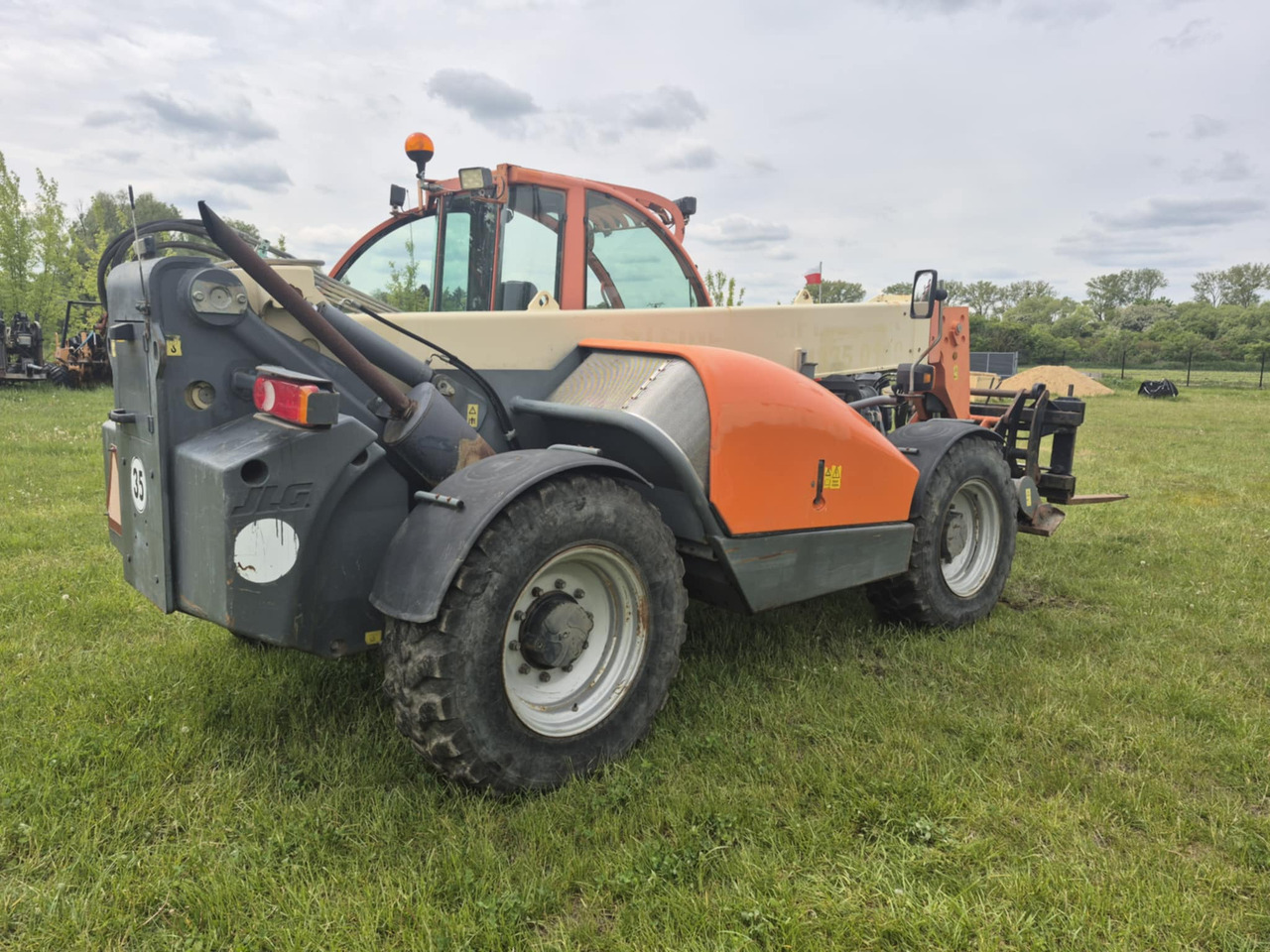 JLG 4013 - Телескопичен колесен товарач: снимка 2 JLG 4013 - Телескопичен колесен товарач: снимка 2