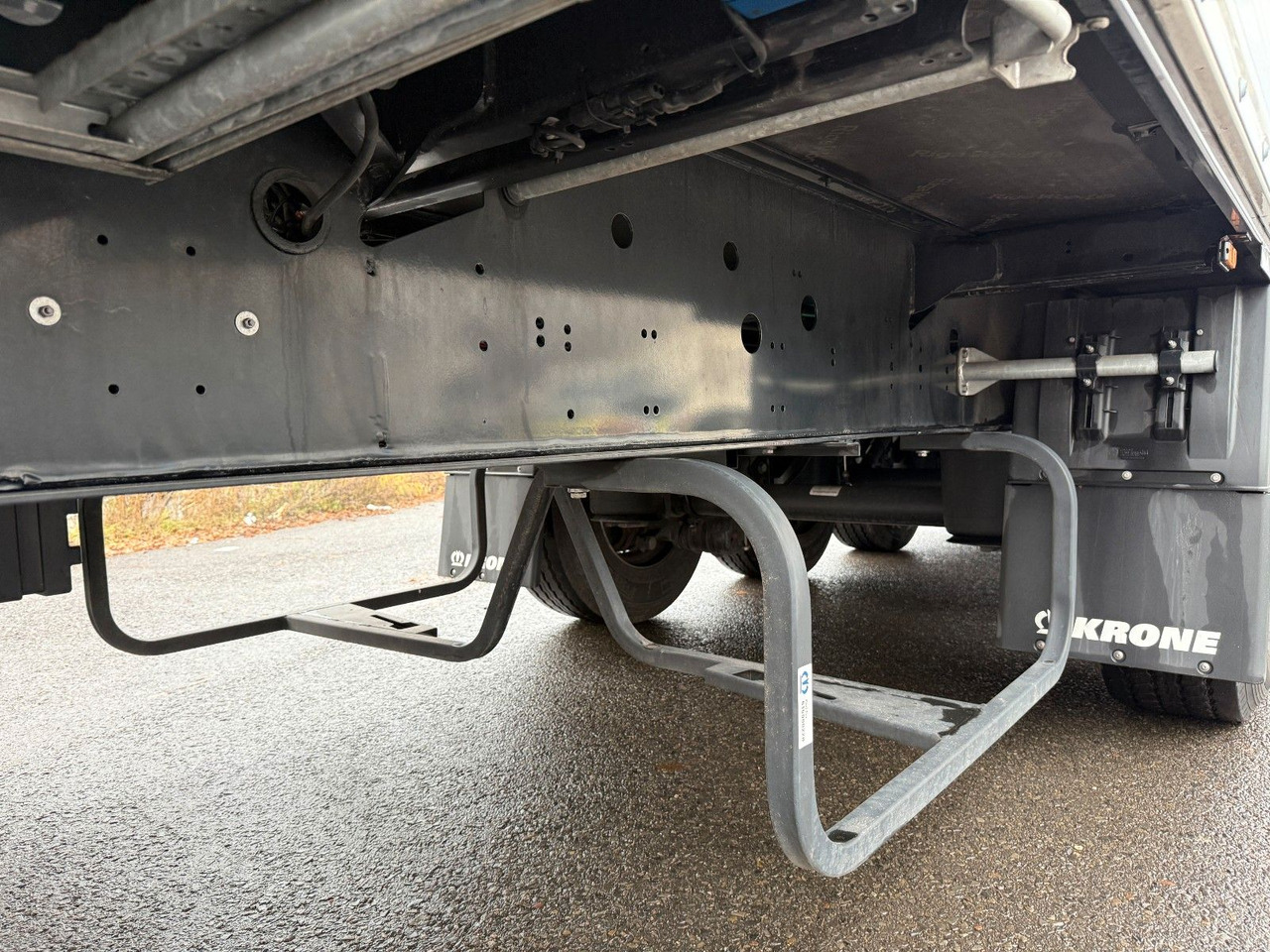 Затворена каросерия полуремарке Krone SD/KOFFER/LIFTACHSE: снимка 15 Затворена каросерия полуремарке Krone SD/KOFFER/LIFTACHSE: снимка 15