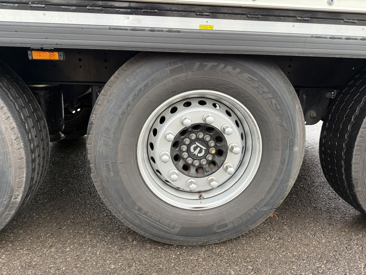 Затворена каросерия полуремарке Krone SD/KOFFER/LIFTACHSE: снимка 18 Затворена каросерия полуремарке Krone SD/KOFFER/LIFTACHSE: снимка 18