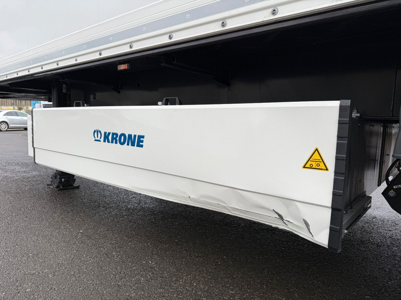 Затворена каросерия полуремарке Krone SD/KOFFER/LIFTACHSE: снимка 9 Затворена каросерия полуремарке Krone SD/KOFFER/LIFTACHSE: снимка 9