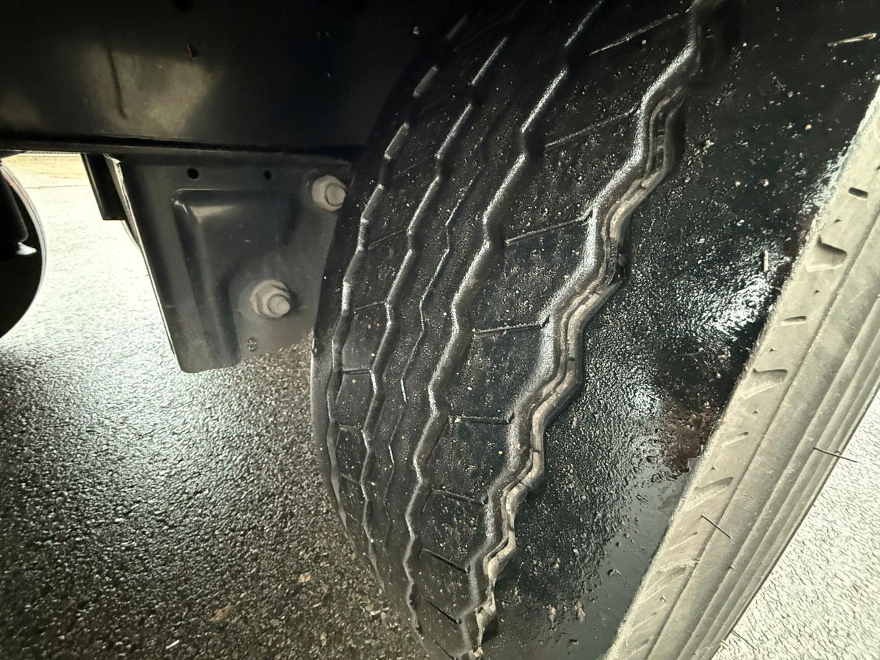 Затворена каросерия полуремарке Krone SD/KOFFER/LIFTACHSE: снимка 20 Затворена каросерия полуремарке Krone SD/KOFFER/LIFTACHSE: снимка 20