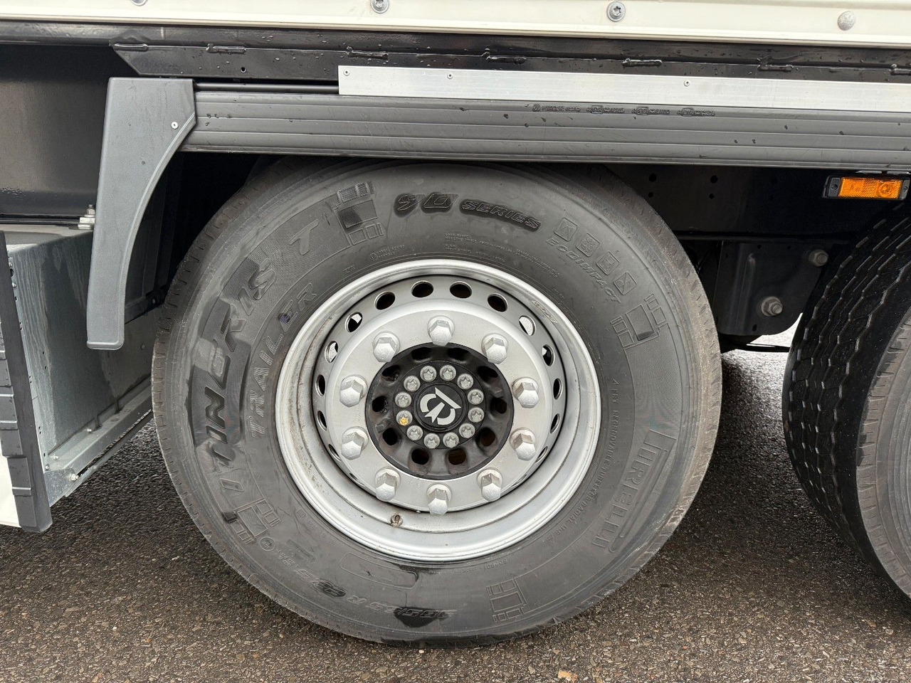 Затворена каросерия полуремарке Krone SD/KOFFER/LIFTACHSE: снимка 17 Затворена каросерия полуремарке Krone SD/KOFFER/LIFTACHSE: снимка 17