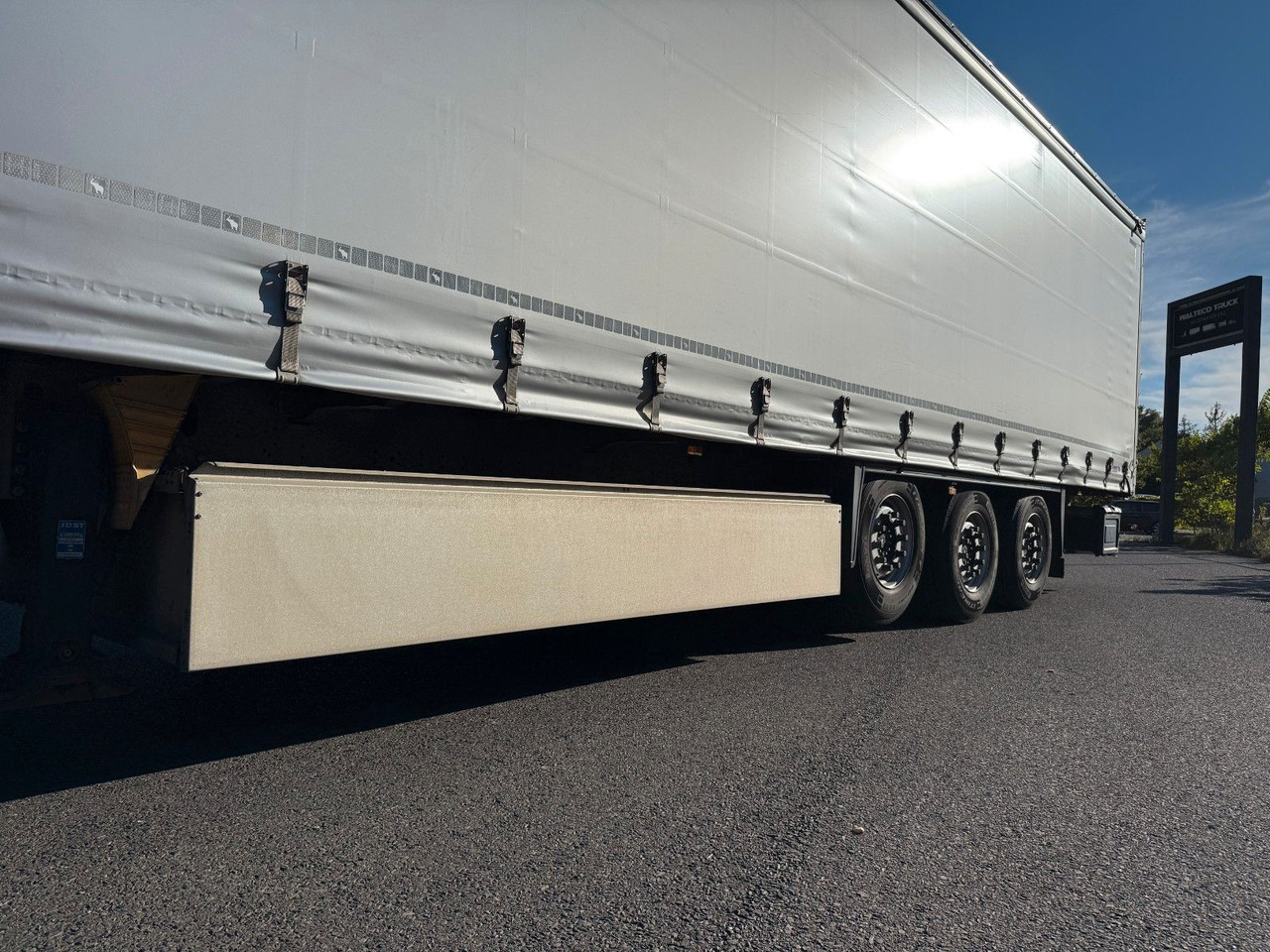 Schmitz Cargobull SCB S3T/Pallettenkasten/Liftachse - Брезентово полуремарке: снимка 3 Schmitz Cargobull SCB S3T/Pallettenkasten/Liftachse - Брезентово полуремарке: снимка 3