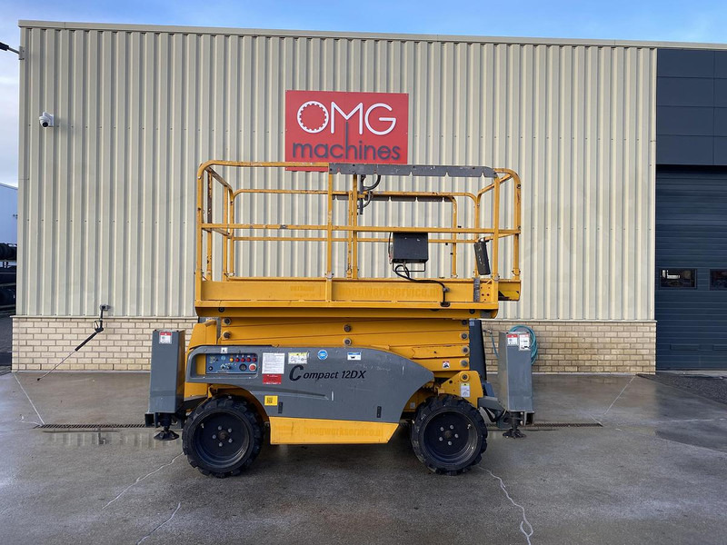 Haulotte Compact 12DX, Schaar hoogwerker, 4X4 Diesel - Работна площадка: снимка 1 Haulotte Compact 12DX, Schaar hoogwerker, 4X4 Diesel - Работна площадка: снимка 1