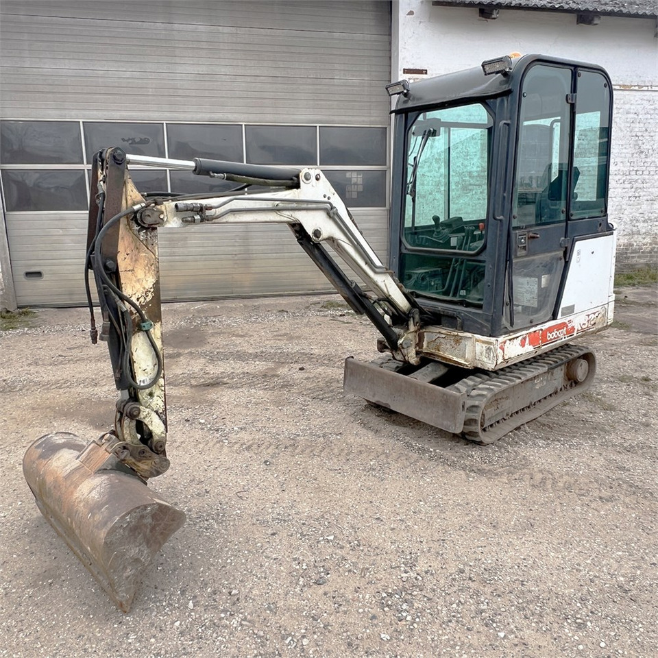 Bobcat 320 - Мини багер: снимка 3 Bobcat 320 - Мини багер: снимка 3