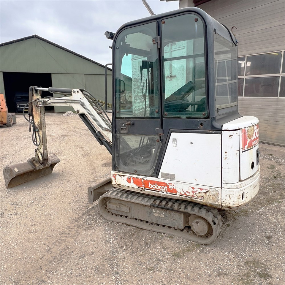 Bobcat 320 - Мини багер: снимка 5 Bobcat 320 - Мини багер: снимка 5