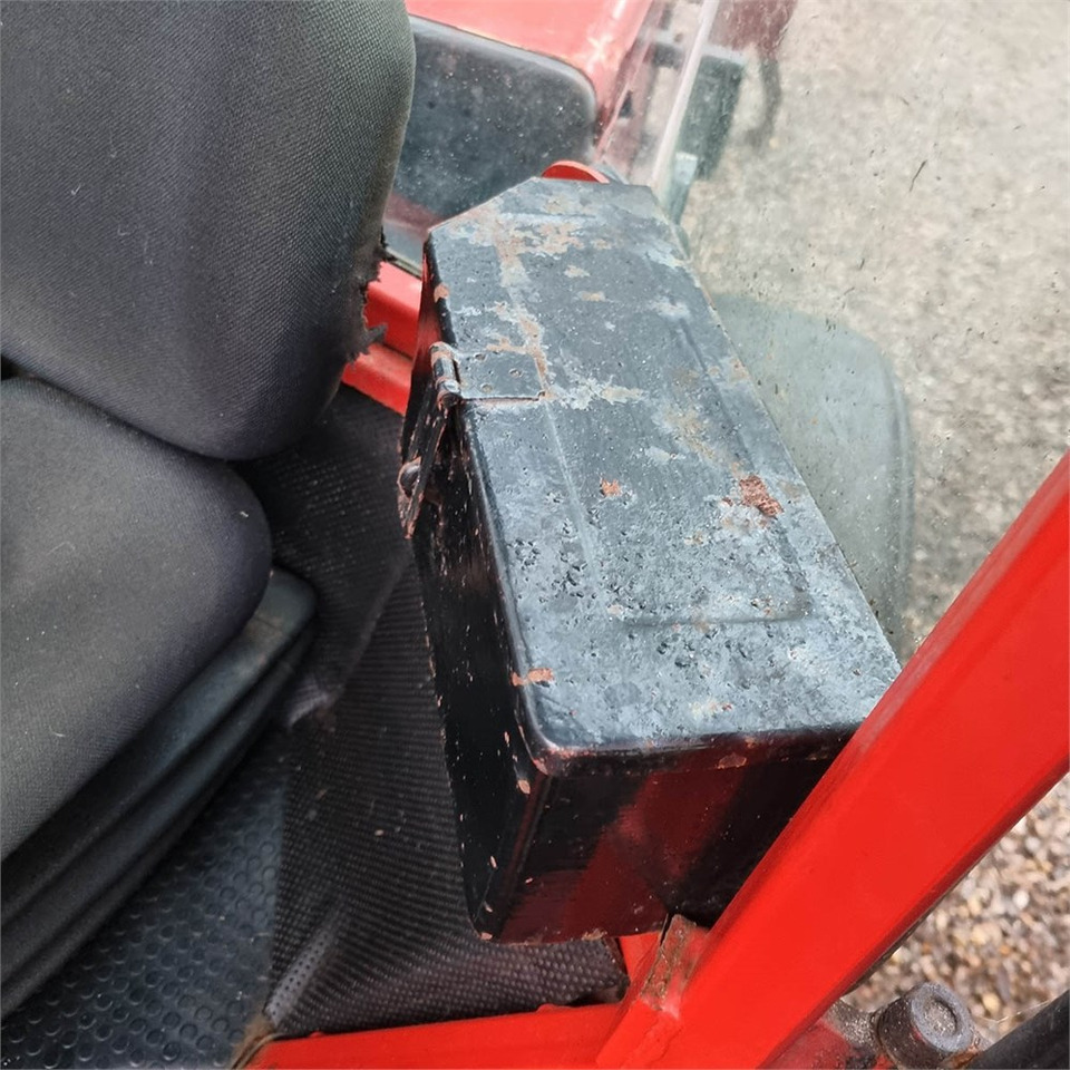 Трактор за комунални дейности Carraro HST 4400 Superpark: снимка 15