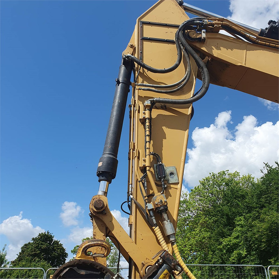 Верижен багер Caterpillar 323 EL: снимка 28