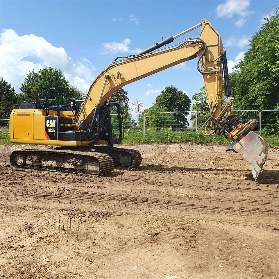 Верижен багер Caterpillar 323 EL: снимка 9