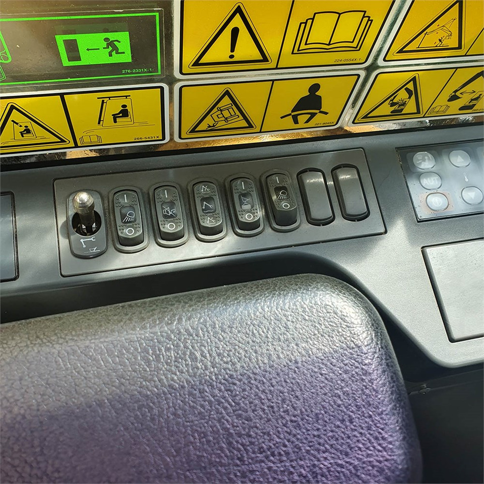 Верижен багер Caterpillar 323 EL: снимка 24