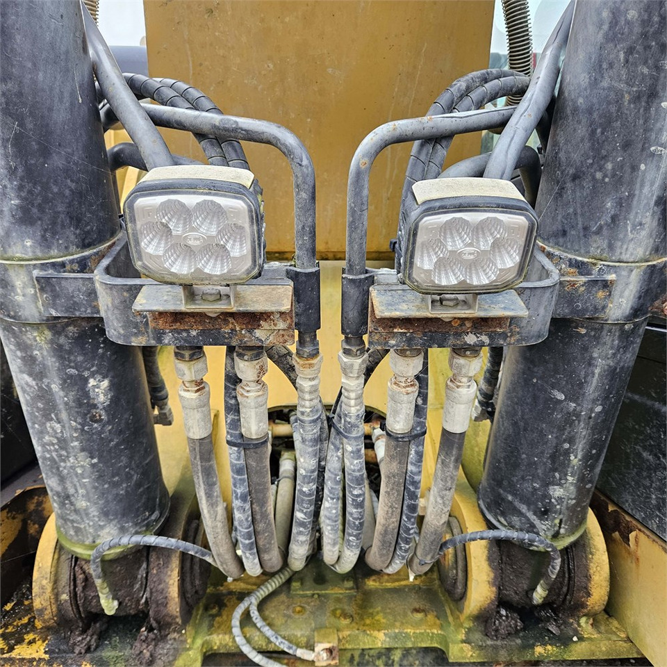 Верижен багер Caterpillar 324 EL: снимка 33