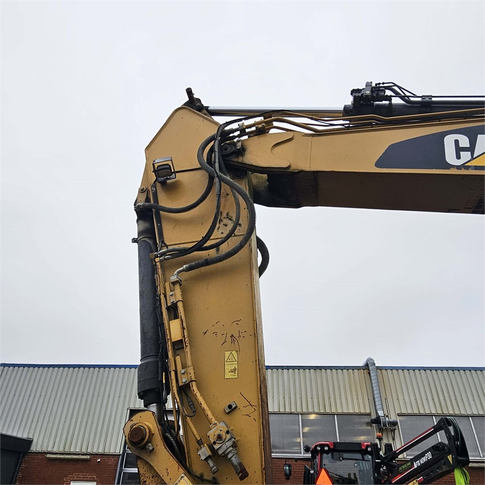 Верижен багер Caterpillar 324 EL: снимка 36