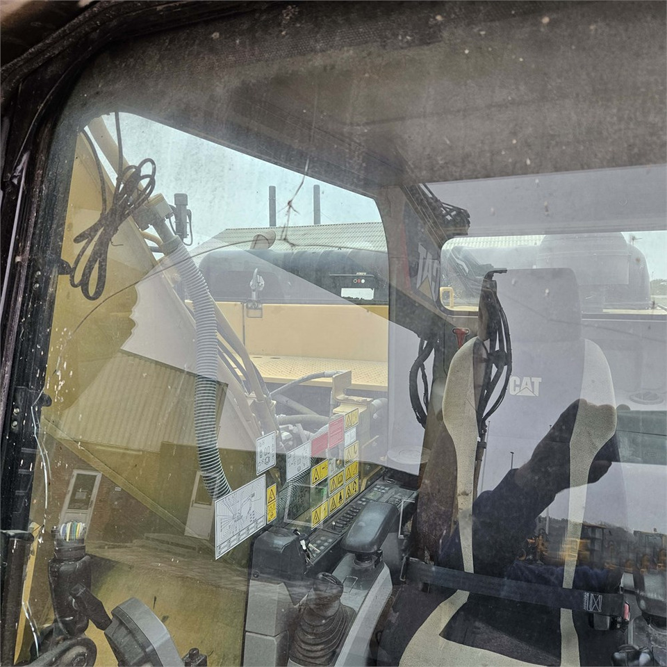 Верижен багер Caterpillar 324 EL: снимка 34