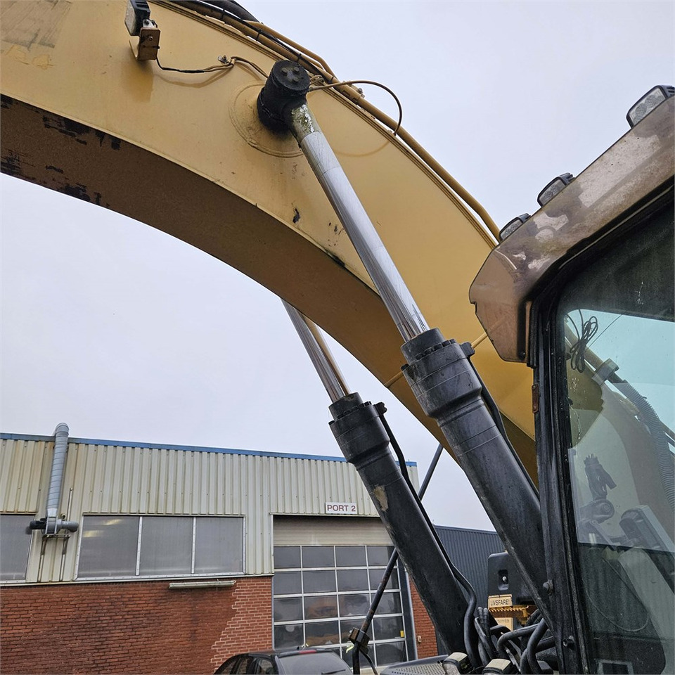 Верижен багер Caterpillar 324 EL: снимка 35