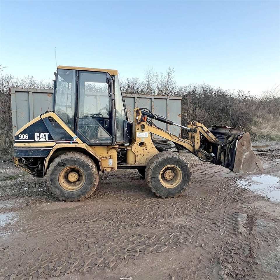 Колесен товарач Caterpillar 906: снимка 1