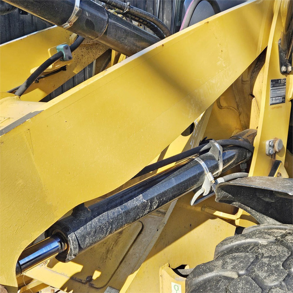 Колесен товарач Caterpillar 908 H2: снимка 28