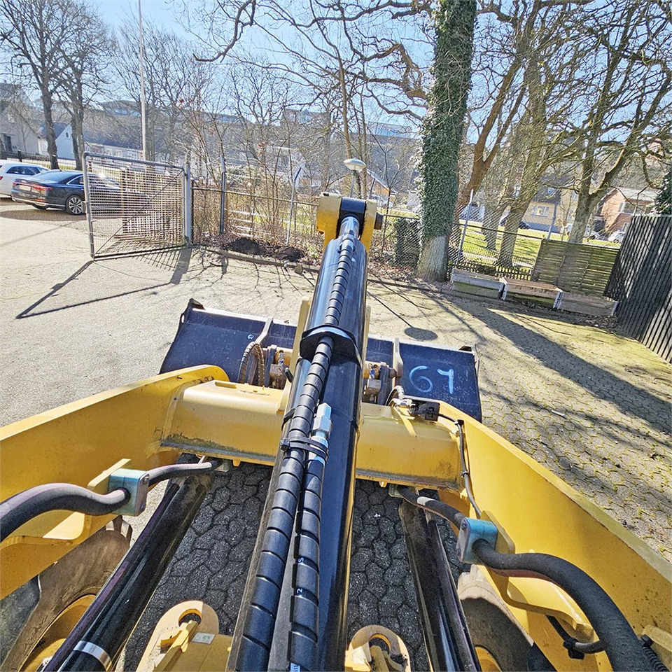 Колесен товарач Caterpillar 908 H2: снимка 29