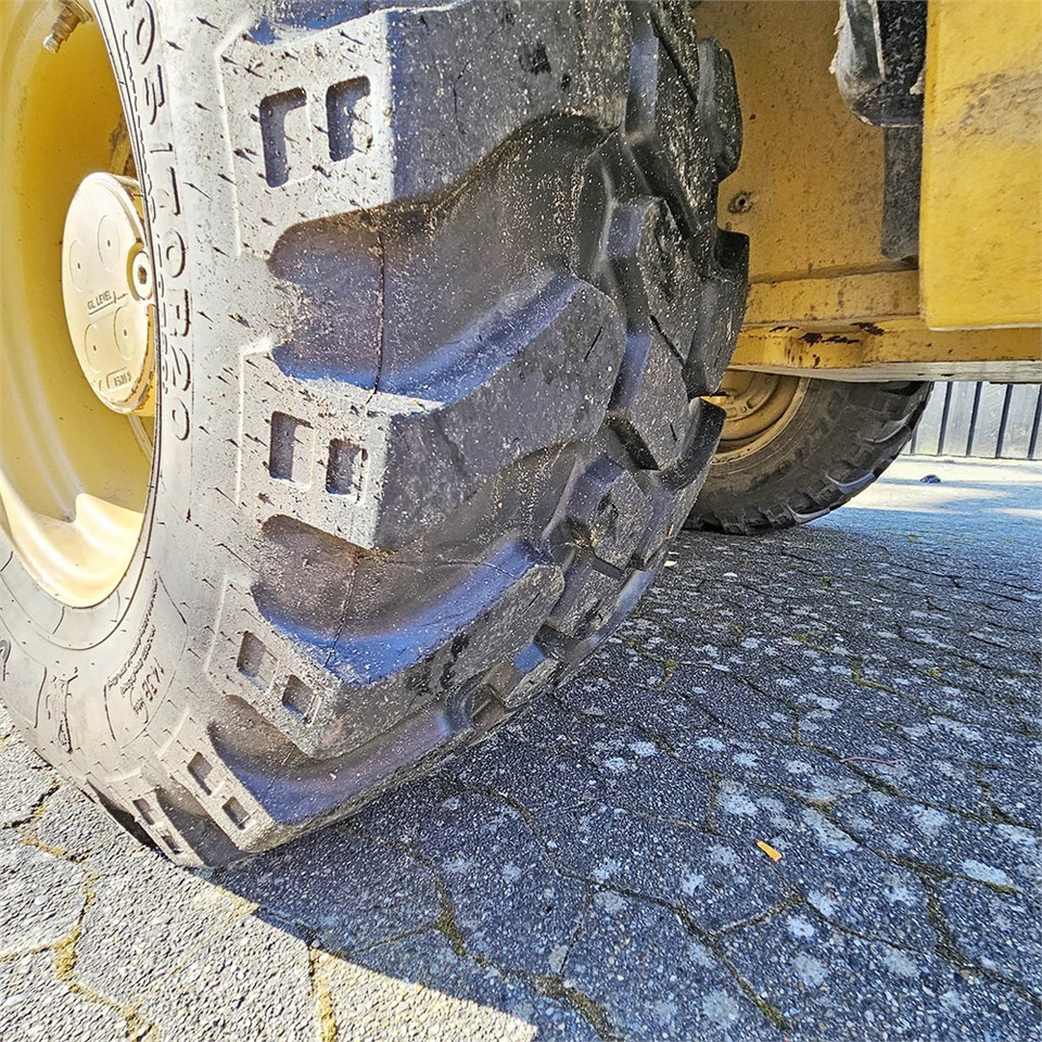 Колесен товарач Caterpillar 908 H2: снимка 42