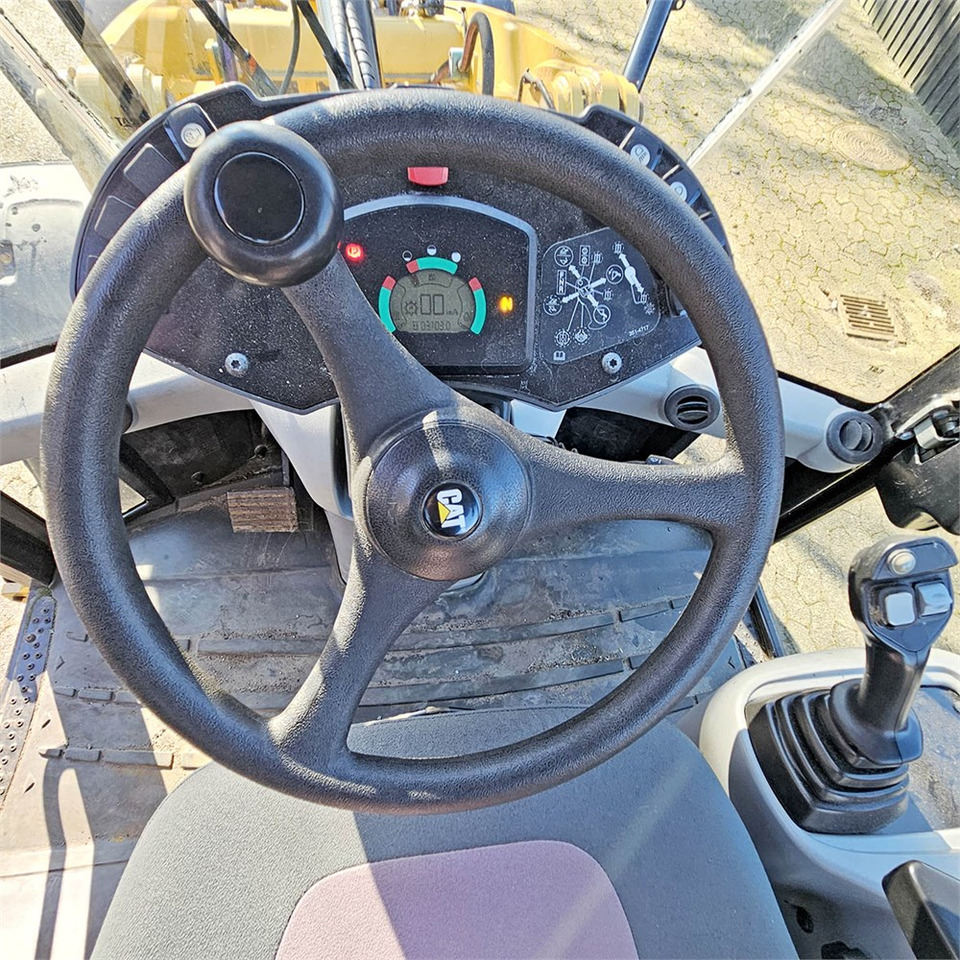 Колесен товарач Caterpillar 908 H2: снимка 9