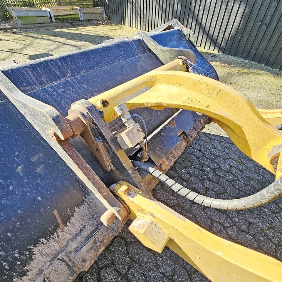 Колесен товарач Caterpillar 908 H2: снимка 25