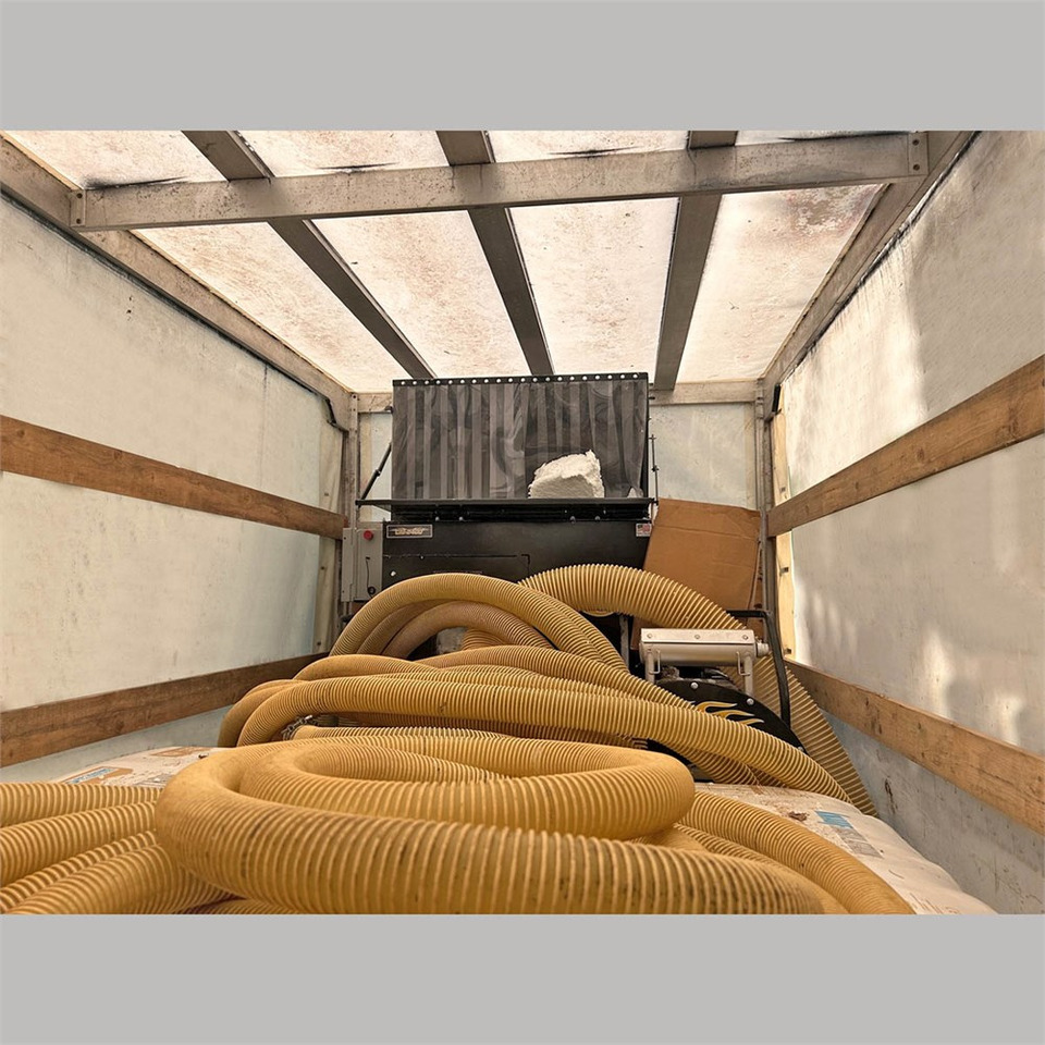 Eduard 4 - Брезентово ремарке: снимка 2 Eduard 4 - Брезентово ремарке: снимка 2