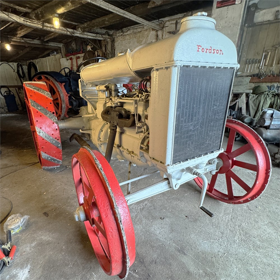Fordson F - Трактор: снимка 2 Fordson F - Трактор: снимка 2