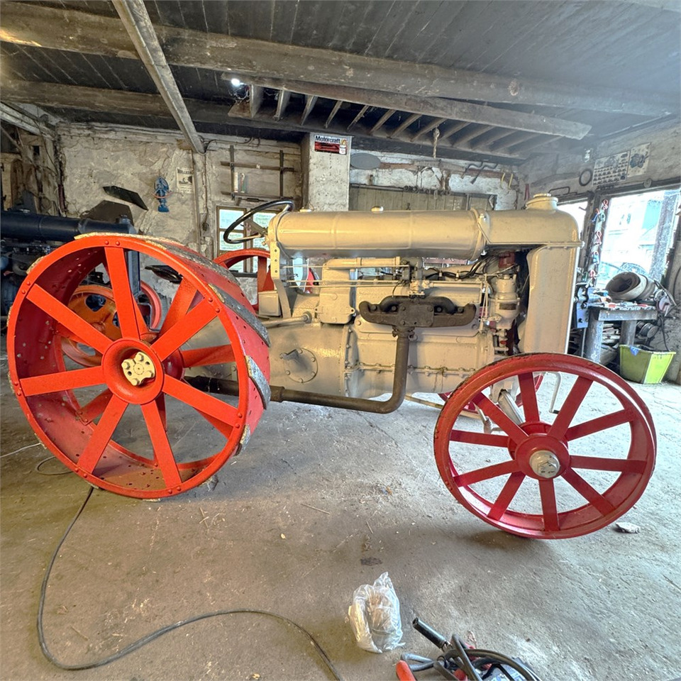 Fordson F - Трактор: снимка 1 Fordson F - Трактор: снимка 1