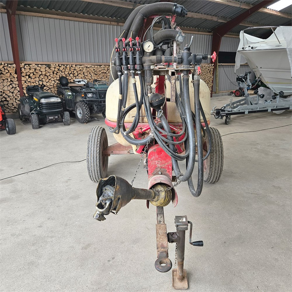 Hardi 800 l - Пръскачка: снимка 2 Hardi 800 l - Пръскачка: снимка 2