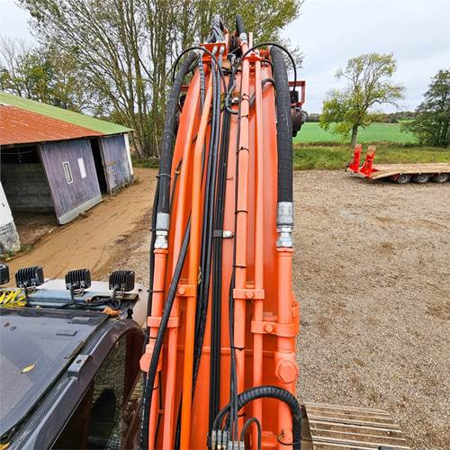 Верижен багер Hitachi ZX210 LC-6: снимка 28 Верижен багер Hitachi ZX210 LC-6: снимка 28