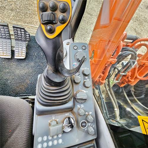 Верижен багер Hitachi ZX210 LC-6: снимка 13 Верижен багер Hitachi ZX210 LC-6: снимка 13