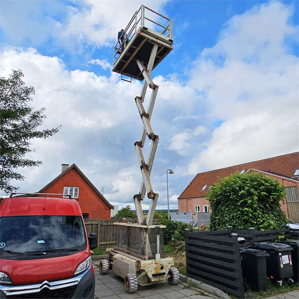 Holland Lift MONOSTAR Y-83EL16 - Ножична работна платформа: снимка 4 Holland Lift MONOSTAR Y-83EL16 - Ножична работна платформа: снимка 4