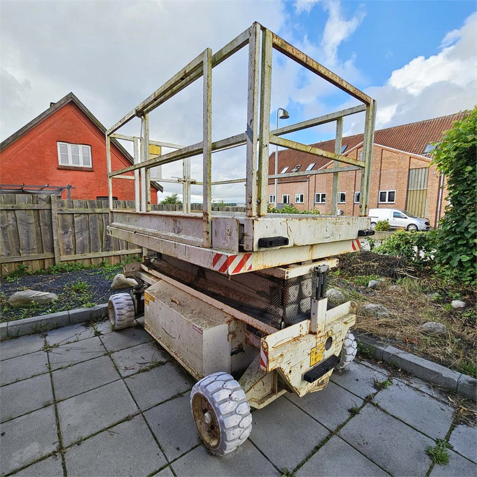 Holland Lift MONOSTAR Y-83EL16 - Ножична работна платформа: снимка 3 Holland Lift MONOSTAR Y-83EL16 - Ножична работна платформа: снимка 3