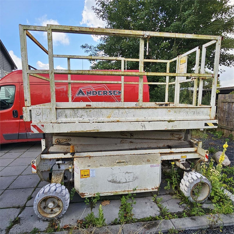 Holland Lift MONOSTAR Y-83EL16 - Ножична работна платформа: снимка 1 Holland Lift MONOSTAR Y-83EL16 - Ножична работна платформа: снимка 1