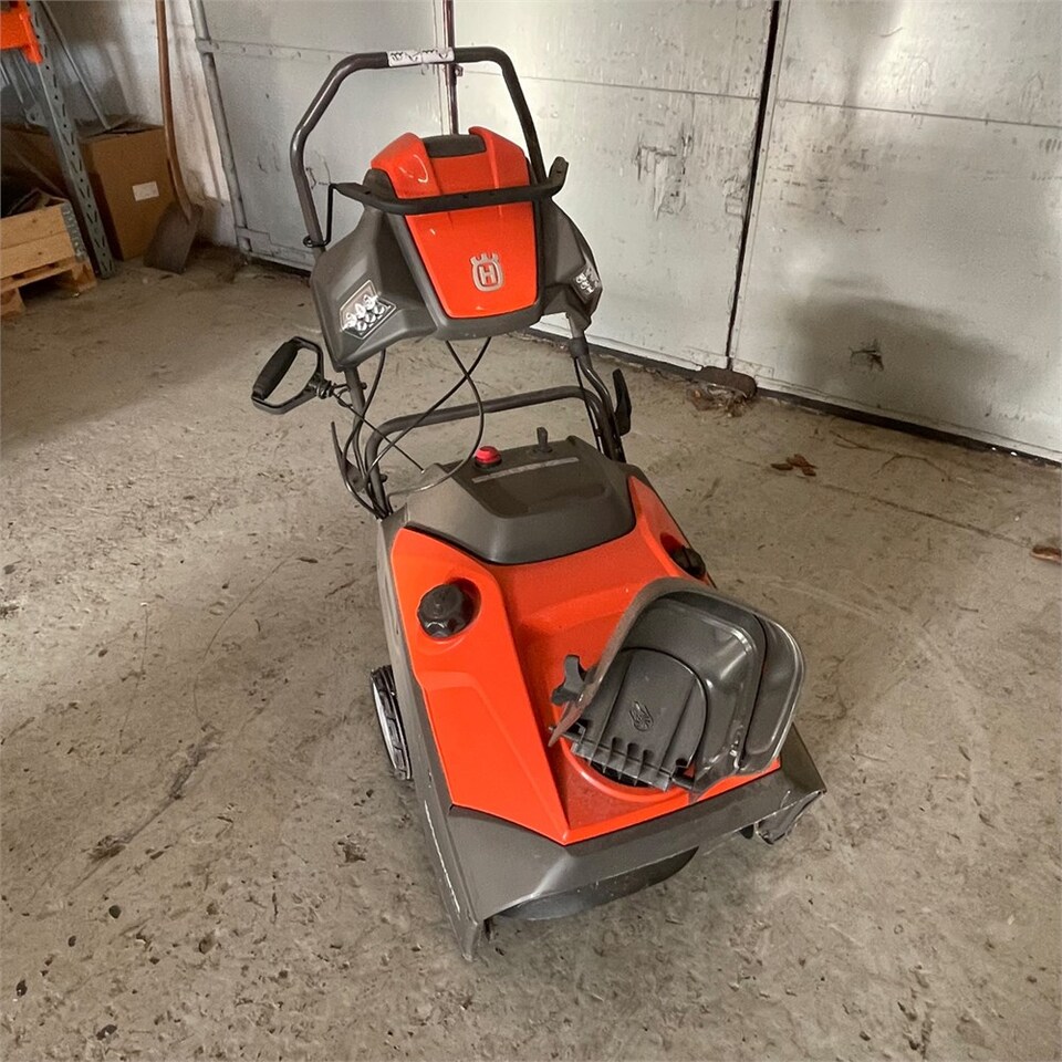 Husqvarna ST 121 E - Градинска техника: снимка 3 Husqvarna ST 121 E - Градинска техника: снимка 3