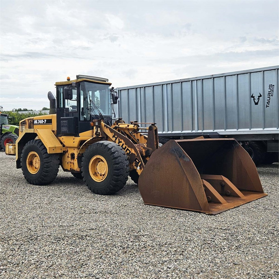 Hyundai HL740-7 - Колесен товарач: снимка 1 Hyundai HL740-7 - Колесен товарач: снимка 1
