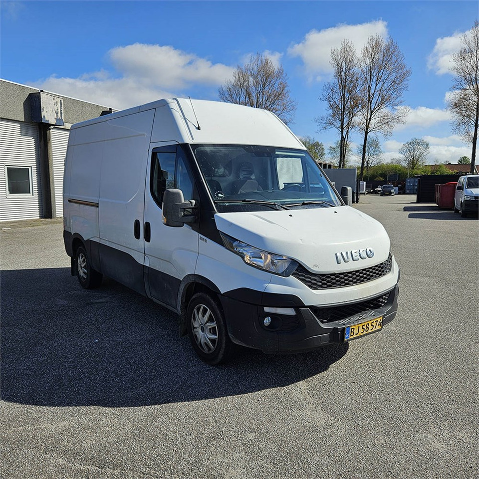 Товарен бус Iveco Daily 35s17 3,0D: снимка 15