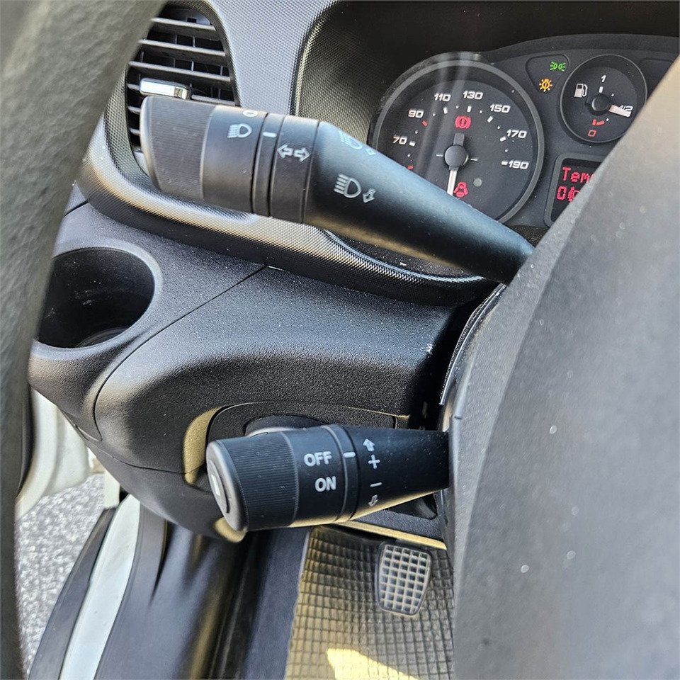 Товарен бус Iveco Daily 35s17 3,0D: снимка 27
